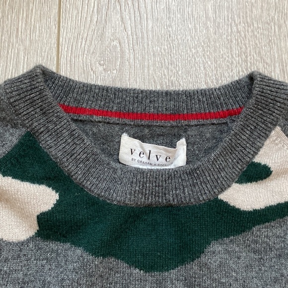 100% Cashmere Velvet By Graham and Spencer Camouflage Crew Neck Pullover Sweater - Picture 2 of 9